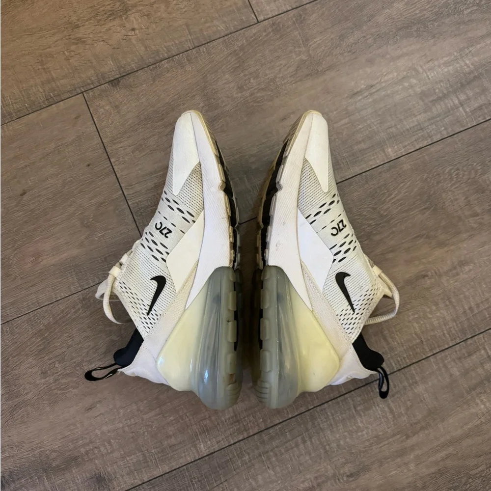 Nike Air Max 270 Shoes - Picture 2 of 3